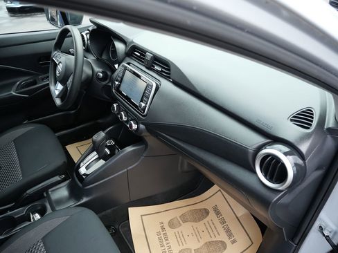 Used 2020 Nissan Versa S image 29