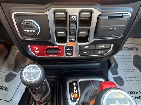 Used 2021 Jeep Wrangler Unlimited Rubicon w/ Uconnect 4C Nav & Sound Group image 17