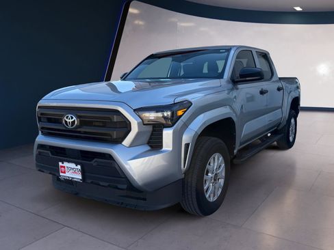 Used 2025 Toyota Tacoma SR image 1