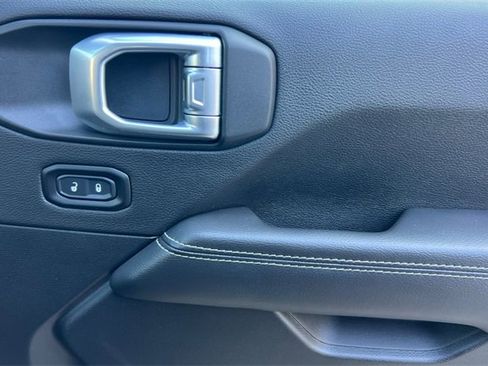 Used 2023 Jeep Wrangler Unlimited Sahara image 20