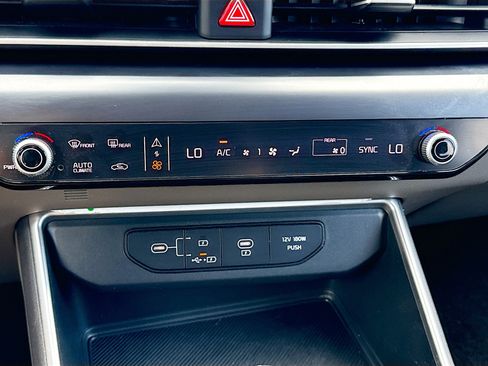 Used 2025 Kia Carnival FWD image 32