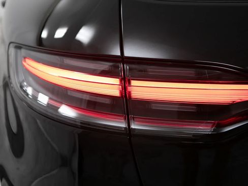 New 2026 Porsche Macan S AWD/4WD image 18