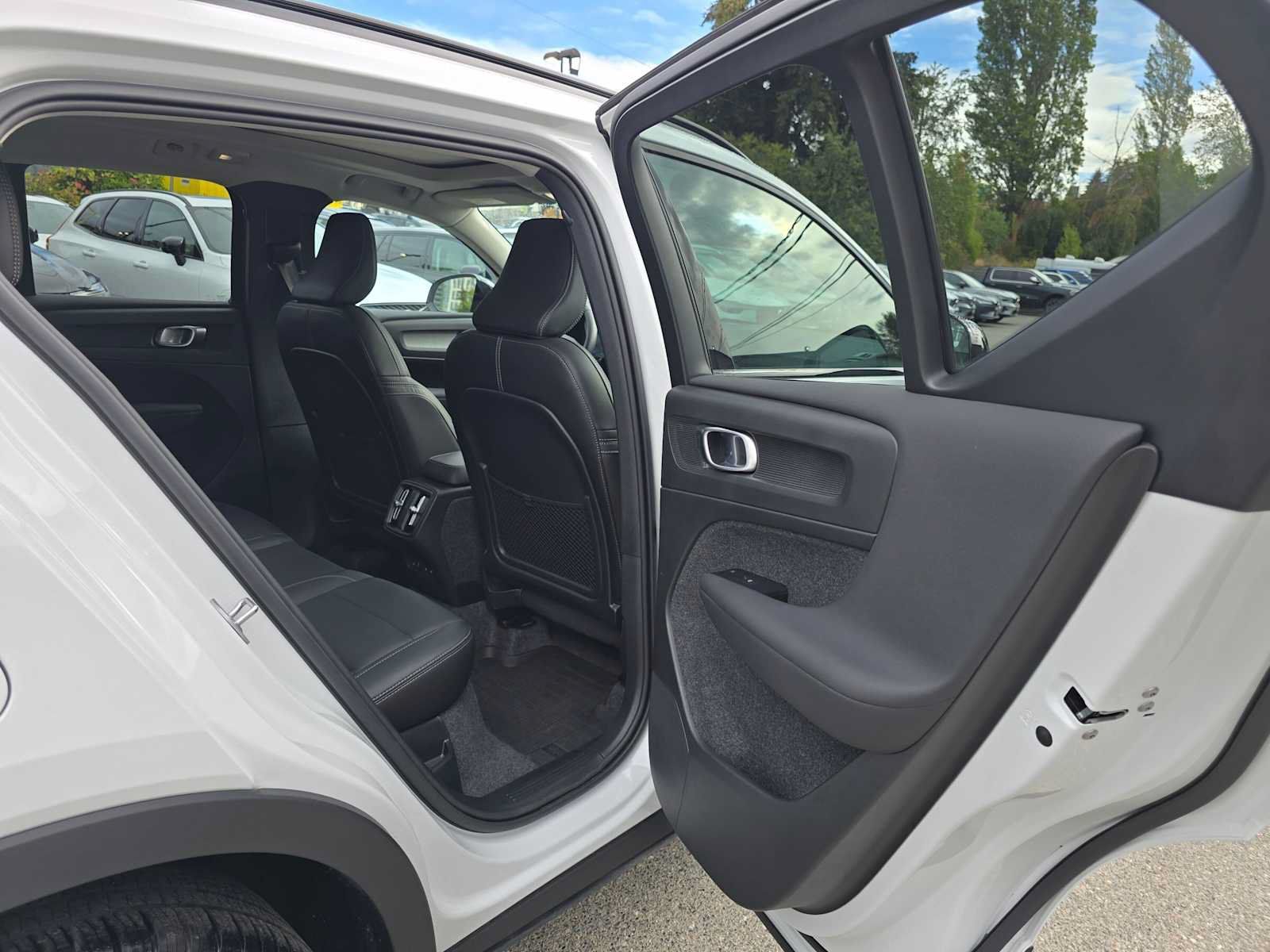 Used 2026 Volvo XC40 B5 Ultra w/ Climate Package AWD/4WD image 13