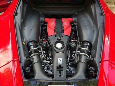 Used 2022 Ferrari F8 Tributo image 7