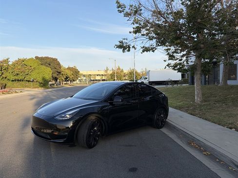 Used 2021 Tesla Model Y Performance AWD/4WD image 34