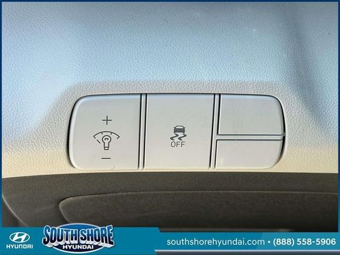 Certified 2025 Hyundai Elantra Limited FWD image 22