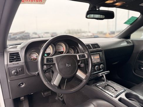 Used 2010 Dodge Challenger R/T image 9