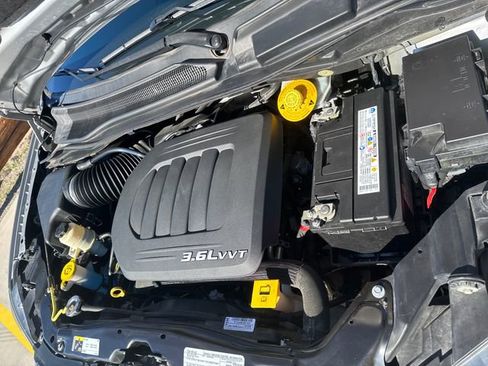 Used 2018 Dodge Grand Caravan SE image 27