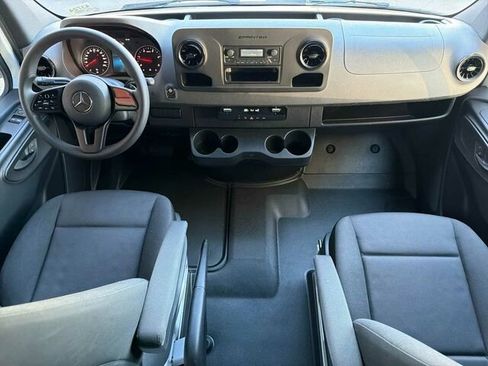 Used 2024 Mercedes-Benz Sprinter 2500 image 15