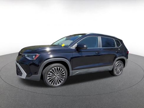 Used 2025 Volkswagen Taos SE image 8