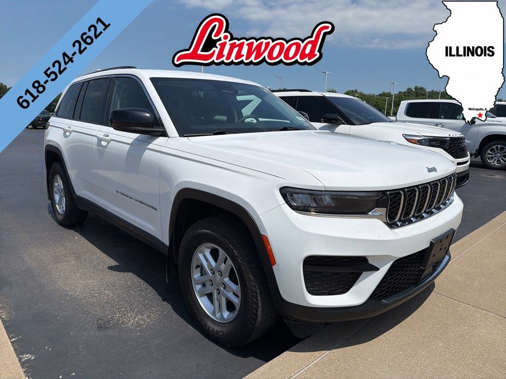 Used 2023 Jeep Grand Cherokee Laredo w/ Luxury Tech Group I AWD/4WD image 5