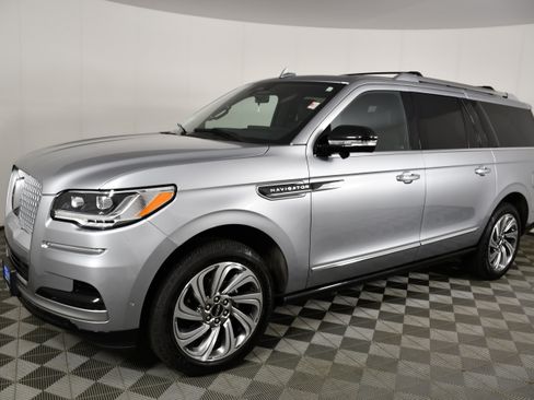 Used 2023 Lincoln Navigator L Reserve AWD/4WD image 10