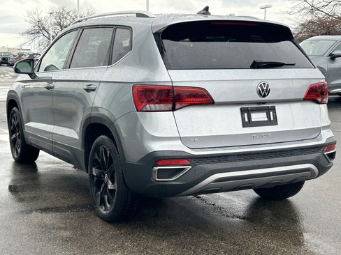 Certified 2022 Volkswagen Taos SE w/ Panoramic Sunroof Package image 5