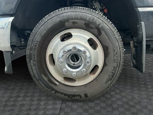 Used 2025 Ford F350 Lariat w/ Lariat Ultimate Package image 11