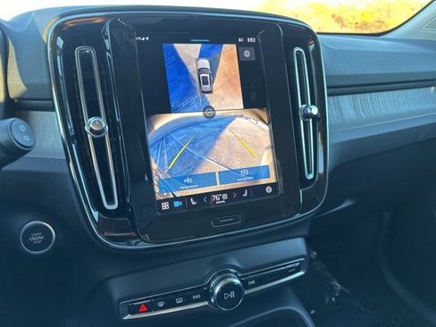 Certified 2025 Volvo XC40 B5 Plus image 23