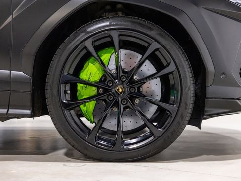 Used 2022 Lamborghini Urus image 23
