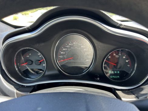 Used 2014 Dodge Avenger SE w/ Blacktop Package FWD image 5