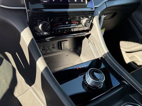 New 2025 Jeep Grand Cherokee Altitude image 22