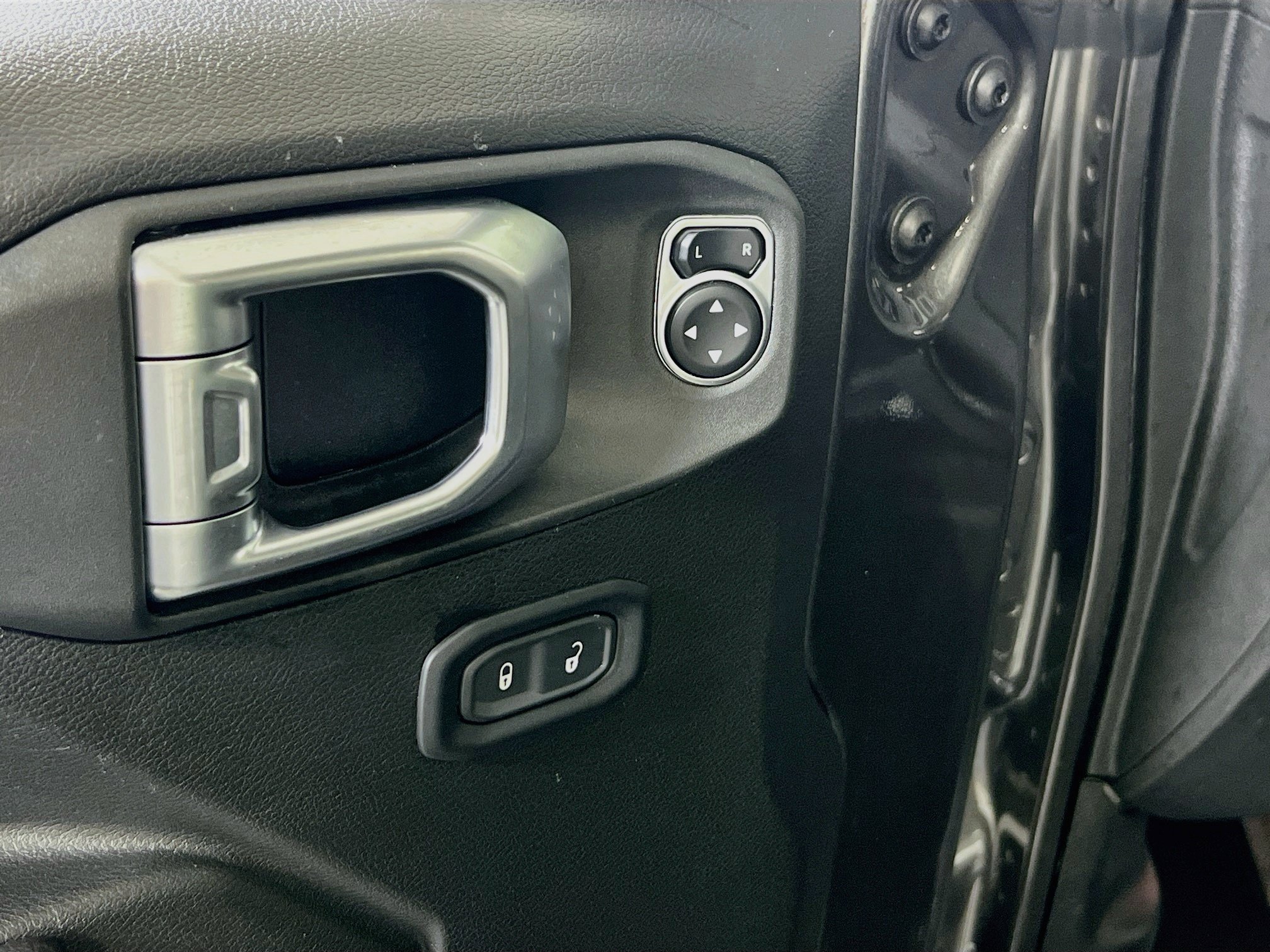 Used 2023 Jeep Wrangler Unlimited Sport AWD/4WD image 17