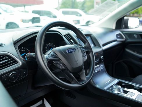 Used 2020 Ford Edge SE image 6