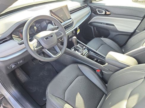 New 2026 Jeep Compass Limited image 9