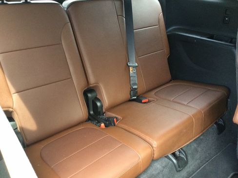Used 2018 Chevrolet Traverse High Country AWD/4WD image 29