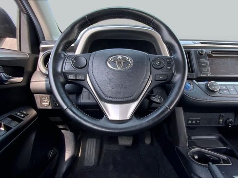 Used 2018 Toyota RAV4 XLE AWD/4WD image 6