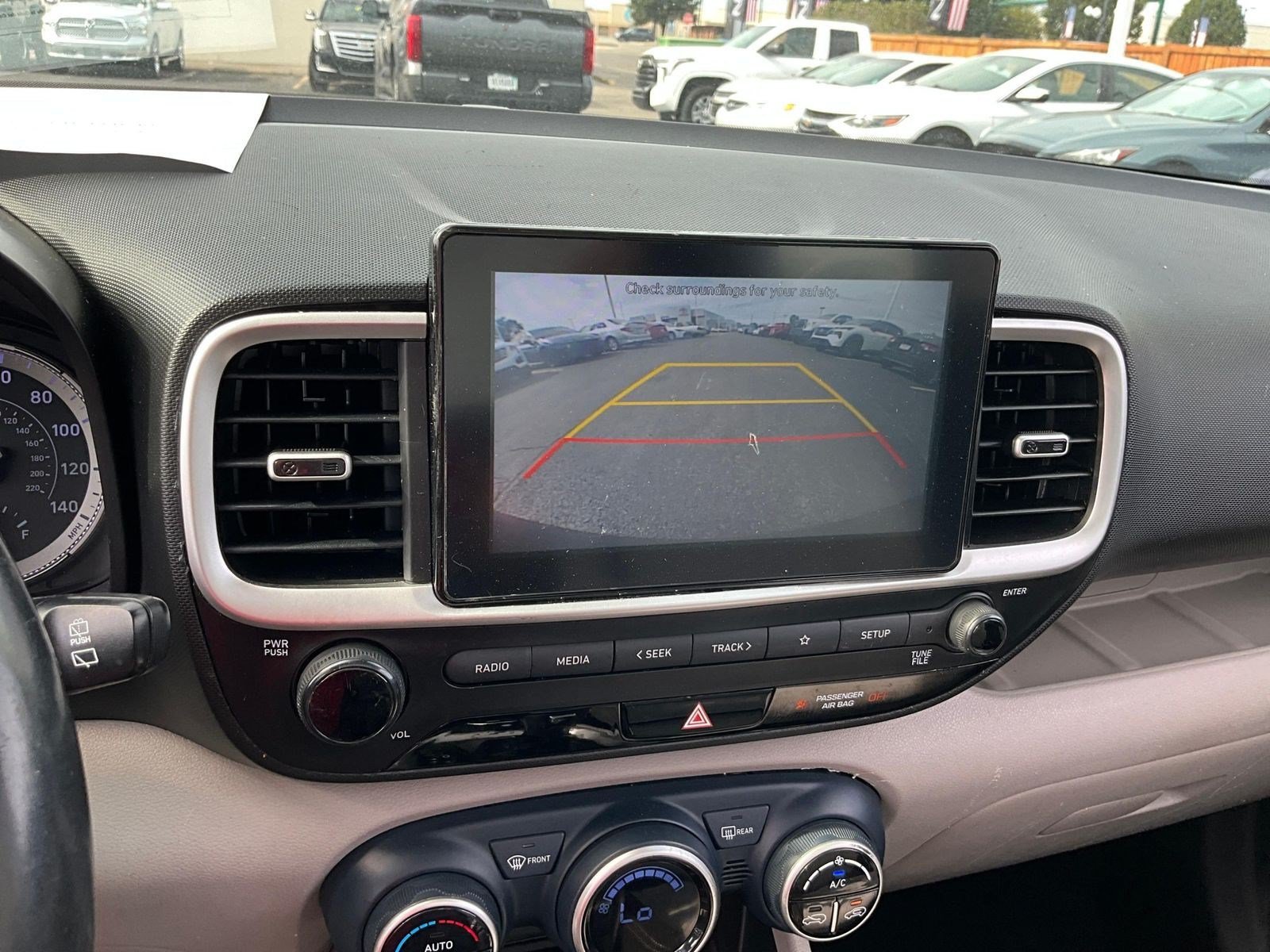 Used 2022 Hyundai Venue SEL FWD image 13