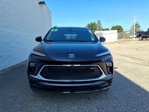 Used 2025 Buick Encore GX Sport Touring w/ Comfort Package image 2