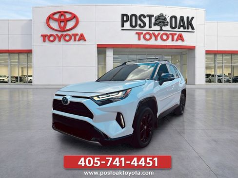 Used 2023 Toyota RAV4 XSE AWD/4WD image 12