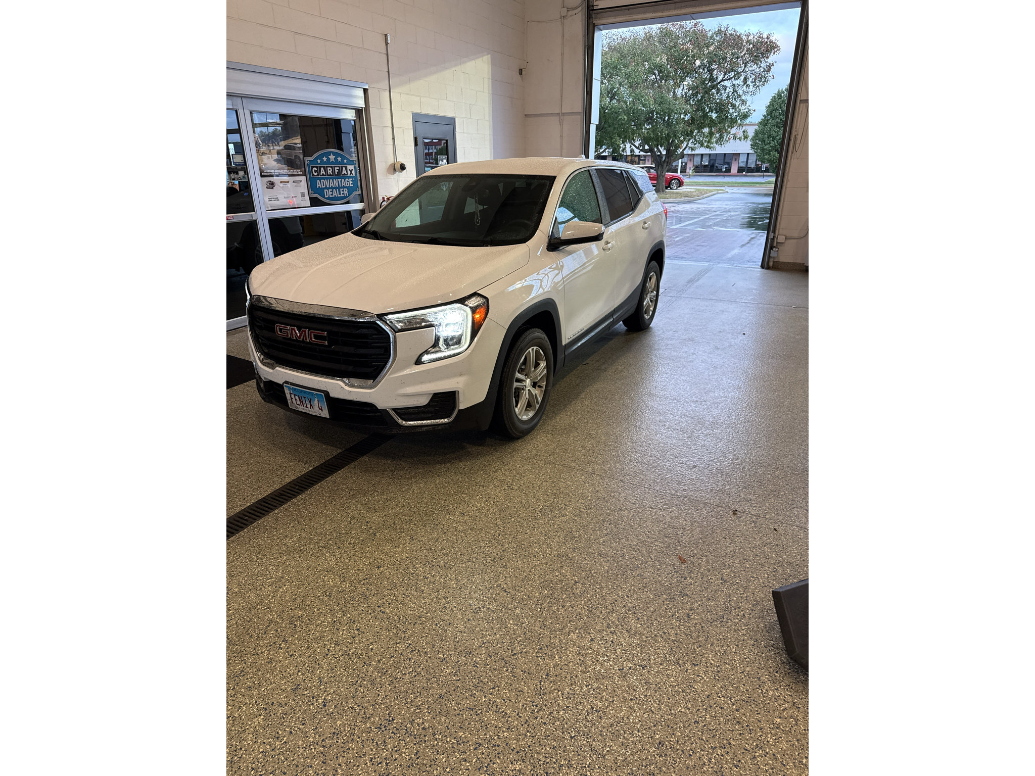 Used 2023 GMC Terrain SLE AWD/4WD image 1