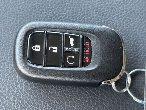 Used 2025 Honda Pilot Touring image 14