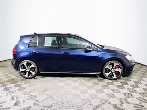 Used 2017 Volkswagen GTI SE image 9