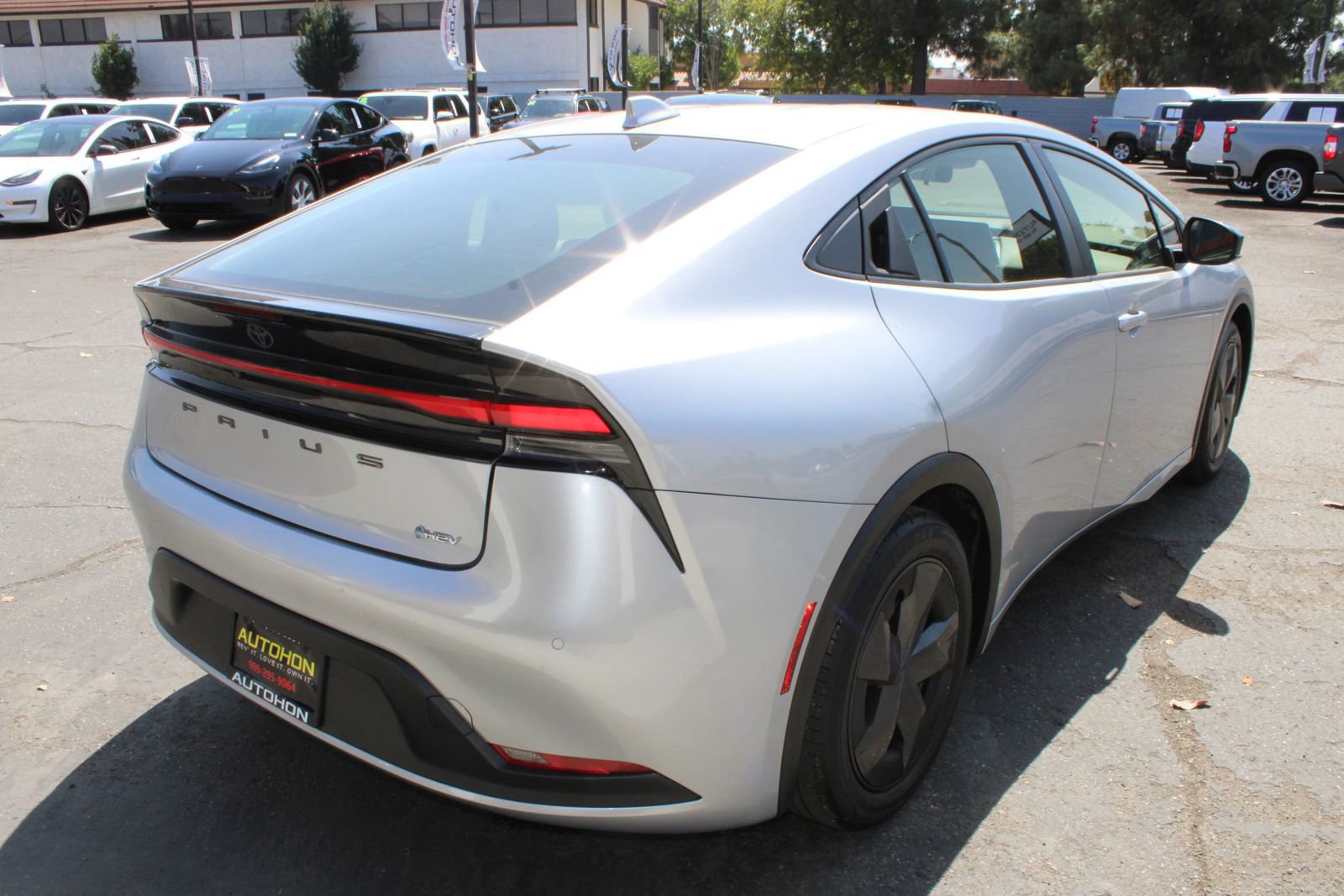 Used 2025 Toyota Prius LE FWD image 13
