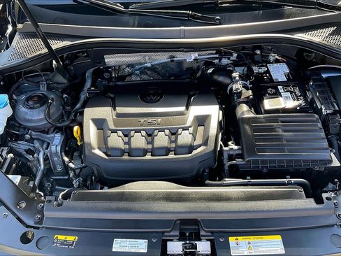 Certified 2024 Volkswagen Tiguan SE w/ Panoramic Sunroof Package FWD image 9
