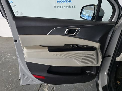 Used 2024 Kia Carnival LX image 23