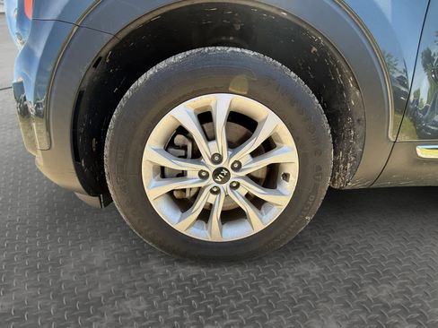 Used 2020 Kia Telluride LX AWD/4WD image 9