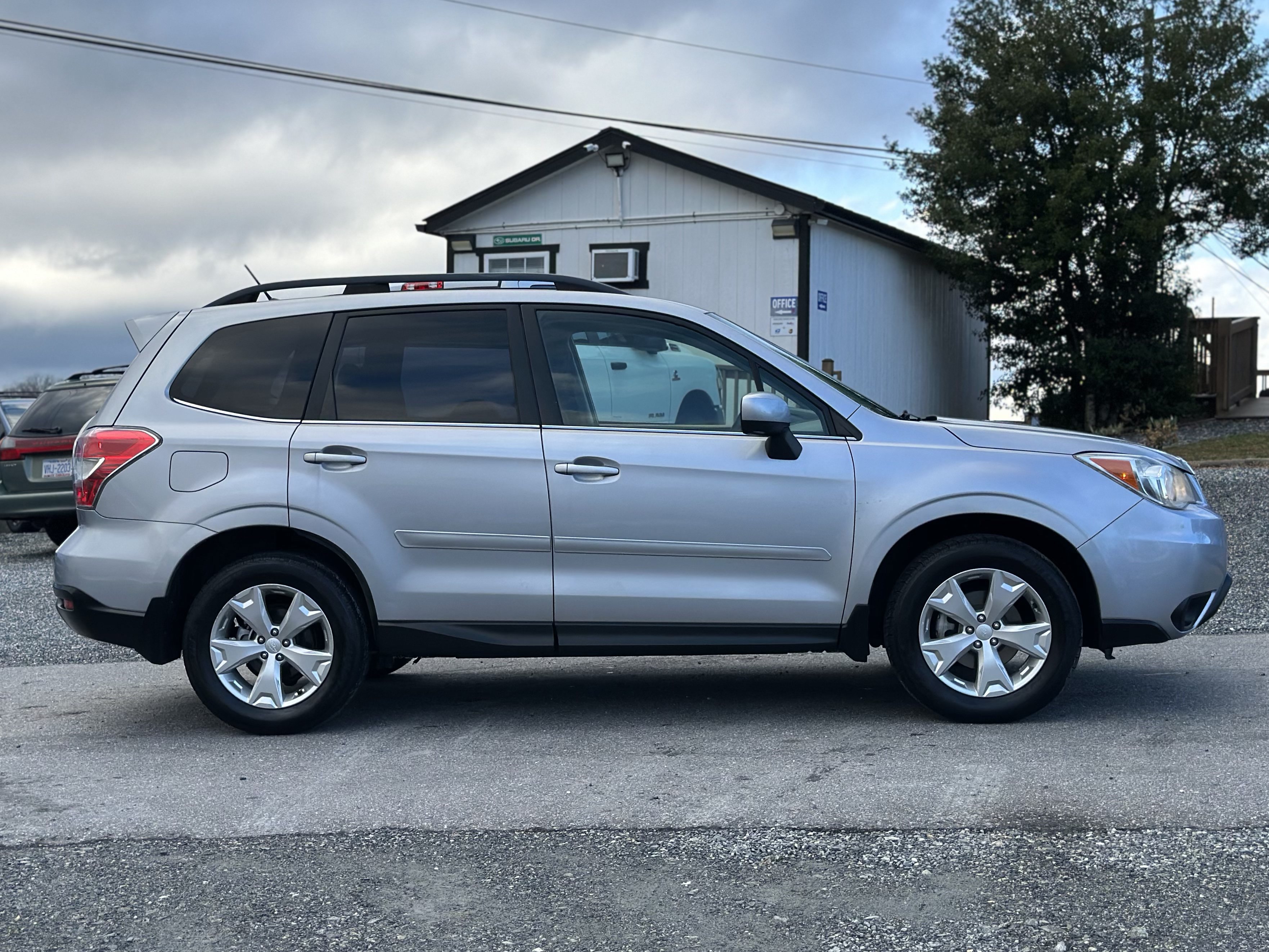Used 2014 Subaru Forester 2.5i Limited AWD/4WD image 2