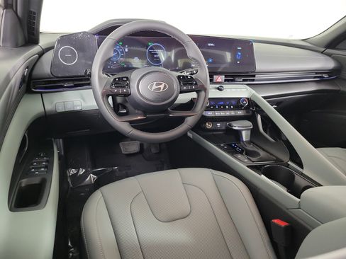 New 2025 Hyundai Elantra Limited image 12