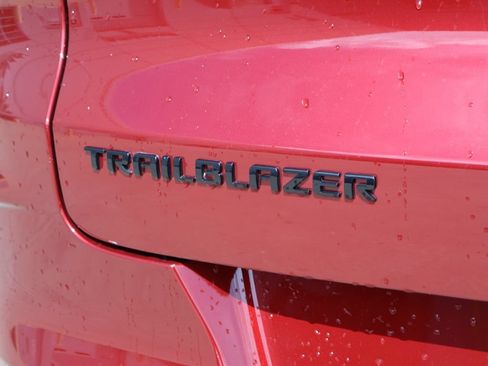 Used 2023 Chevrolet TrailBlazer RS w/ Convenience Package FWD image 8