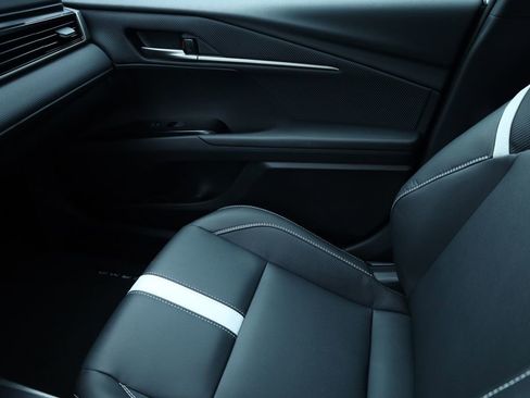 Used 2025 Toyota Camry SE image 10