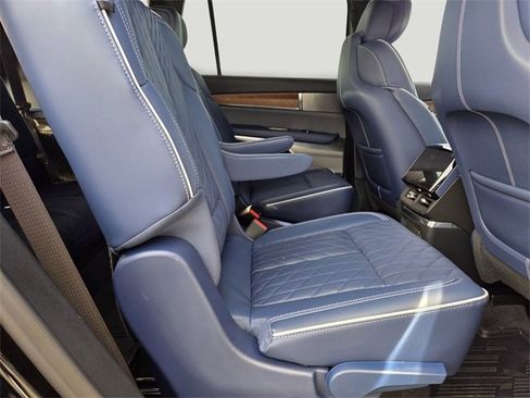 New 2026 Cadillac Vistiq Premium Luxury w/ LPO, Floor Liner Package image 15