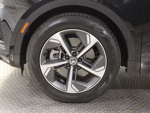 Used 2024 Jaguar E-PACE R-Dynamic SE image 13