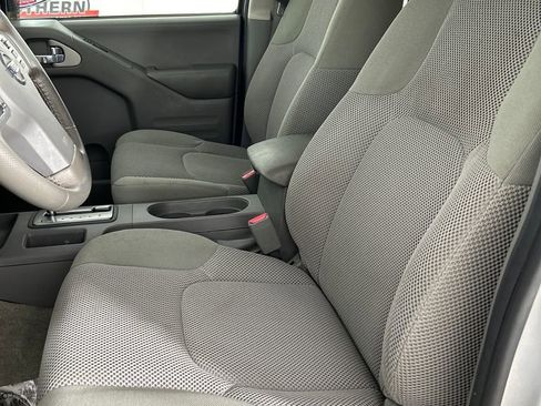 Used 2017 Nissan Frontier SV w/ SV Value Truck Package RWD image 13