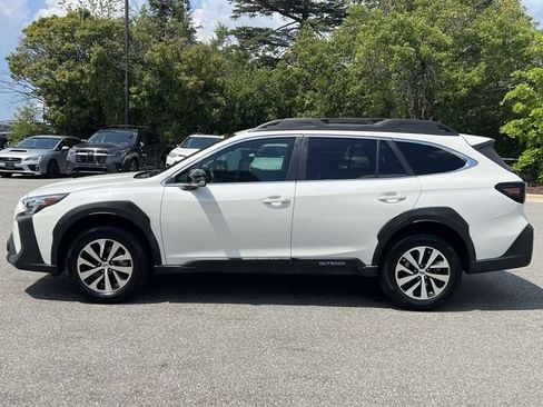 Used 2023 Subaru Outback Premium AWD/4WD image 10