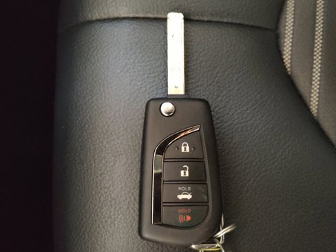 Used 2022 Toyota Camry SE image 32