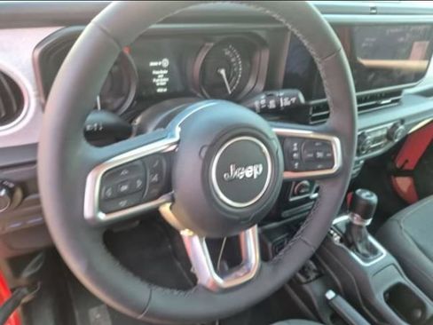 Used 2025 Jeep Wrangler Unlimited Sahara AWD/4WD image 10