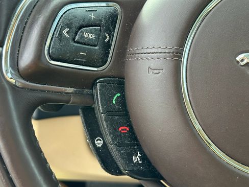 Used 2013 Jaguar XJ image 28