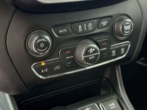 Used 2021 Jeep Cherokee Latitude Lux 80th Anniv w/ Quick Order Package 26U 80TH AWD/4WD image 18