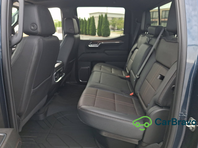 Used 2023 Chevrolet Silverado 1500 High Country w/ Technology Package AWD/4WD image 10
